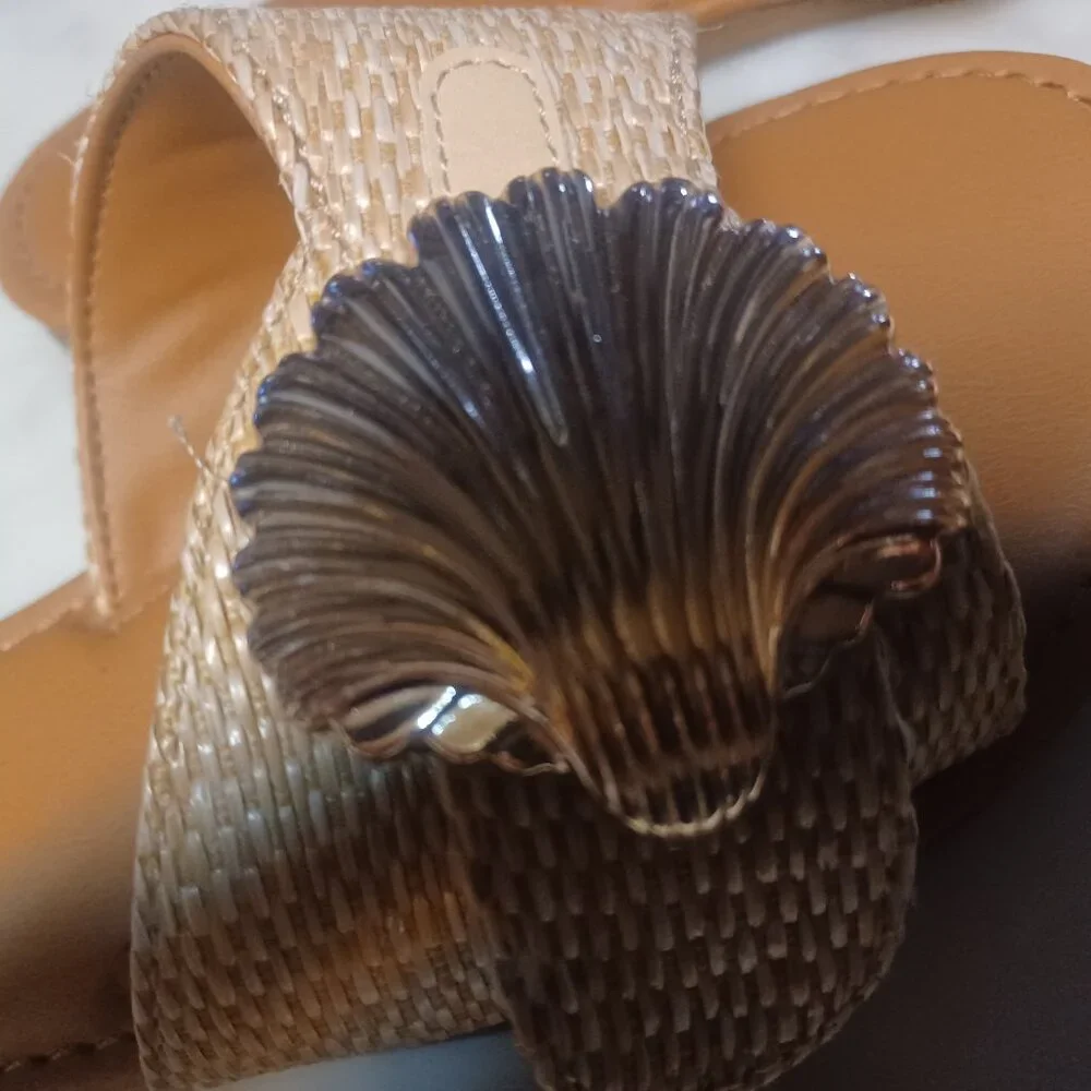 Universal Threads Women's Slide-On Shoes SZ 6 Light Tan - Picture 3 of 6